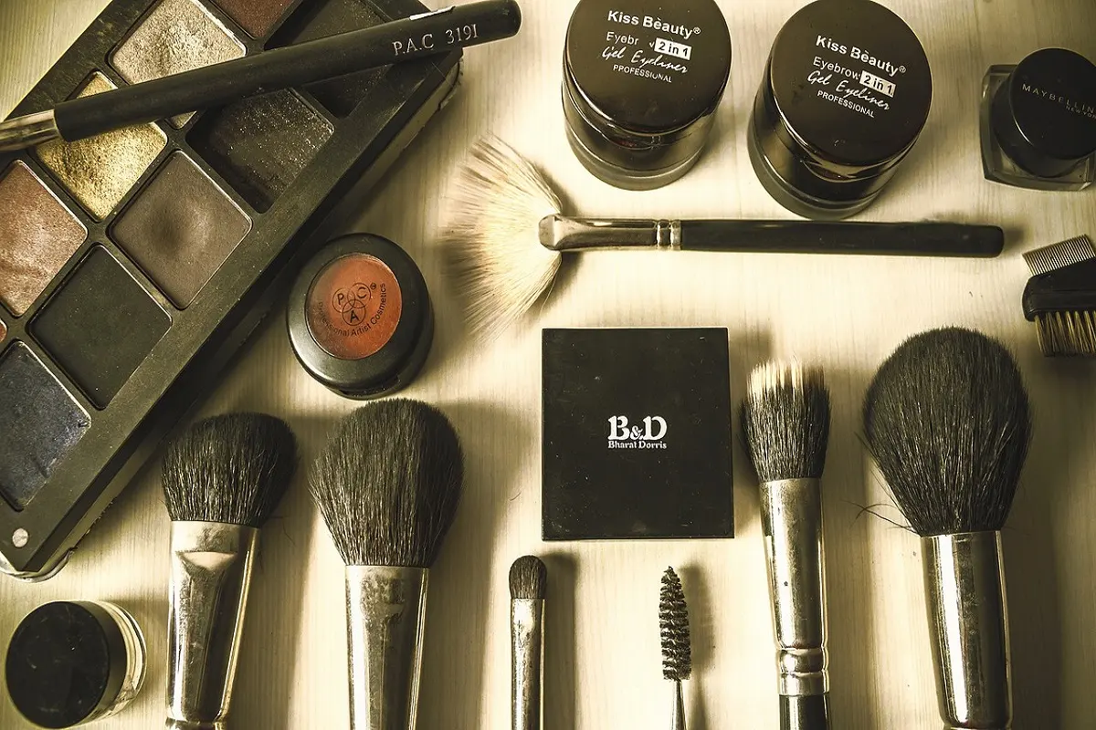 Must-Have Makeup Tools to Look Gorgeous All Day Long